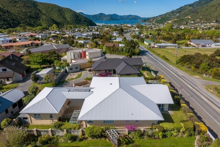 Photo of property in 12 Admiralty Place, Waikawa, Picton, 7220