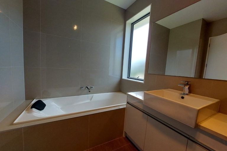 Photo of property in 28 Jelas Drive, Riverhead, 0820