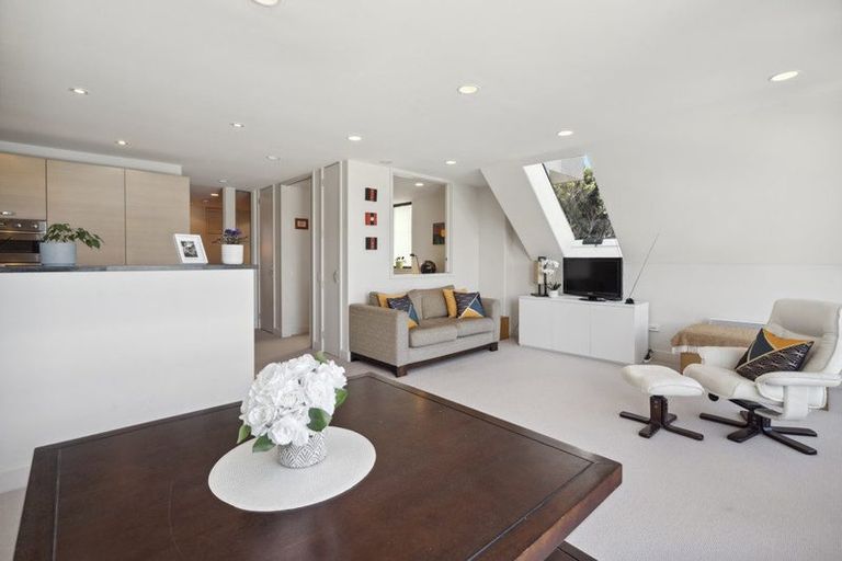 Photo of property in Shelley Bay Terraces, 9/61 Maupuia Road, Maupuia, Wellington, 6022