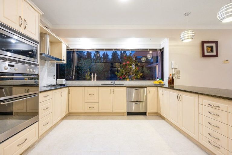 Photo of property in 24 Oakway Drive, Schnapper Rock, Auckland, 0632