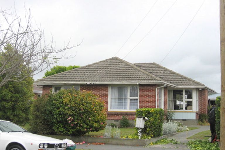 Photo of property in 16 Liverton Crescent, Bishopdale, Christchurch, 8053