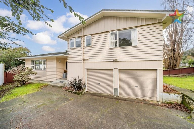 Photo of property in 15 Zeala Grove, Stokes Valley, Lower Hutt, 5019