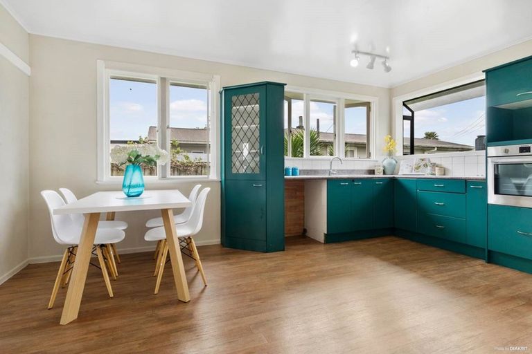 Photo of property in 4 Braeburn Place, Takanini, 2112