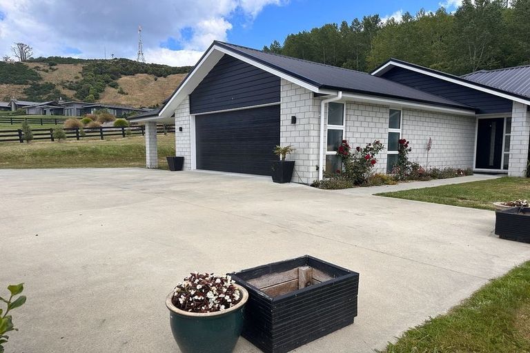 Photo of property in 12 Lochinvar Lane, Acacia Bay, Taupo, 3385