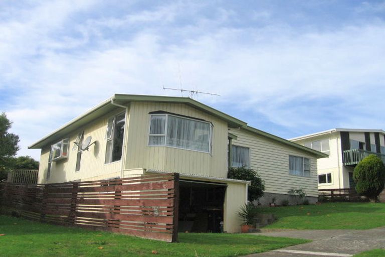 Photo of property in 15 Westhaven Drive, Tawa, Wellington, 5028
