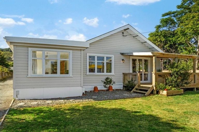 Photo of property in 32 Hinemoa Street, Paraparaumu, 5032