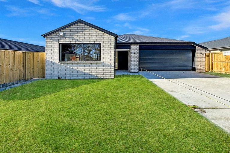 Photo of property in 22 Crossley Avenue, Woodend, 7610