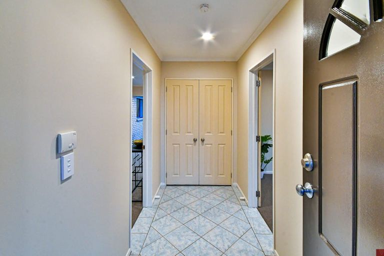 Photo of property in 28 Nicholas Gibbons Drive, Clendon Park, Auckland, 2103