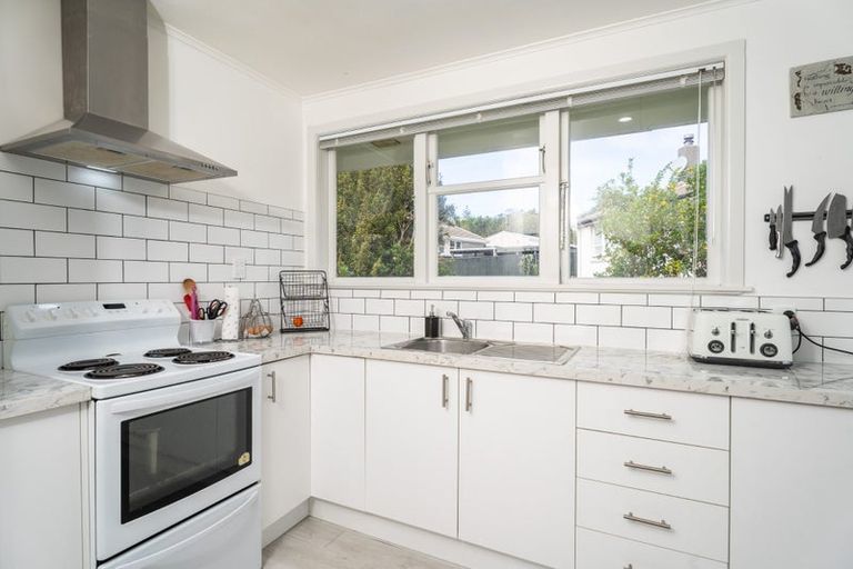 Photo of property in 30 Surprise Place, Cannons Creek, Porirua, 5024