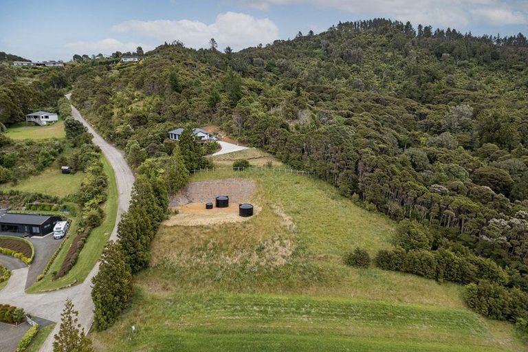 Photo of property in 35 Spikes Way, Whitianga, 3510