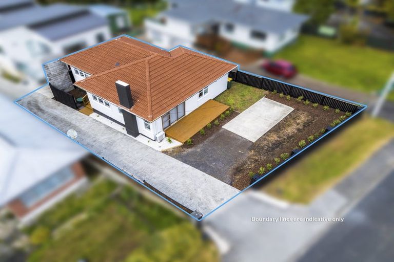 Photo of property in 33 Longburn Road, Henderson, Auckland, 0610