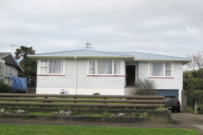 Photo of property in 27 Battiscombe Terrace, Waitara, 4320