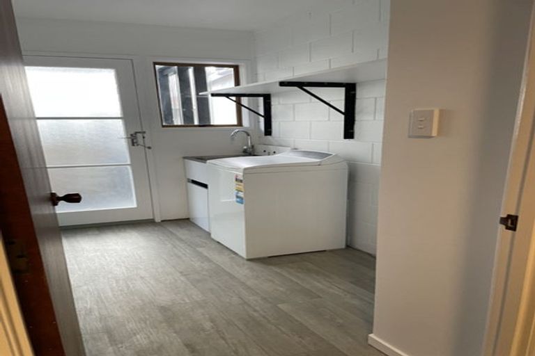 Photo of property in 1/4 Landseer Place, Blockhouse Bay, Auckland, 0600