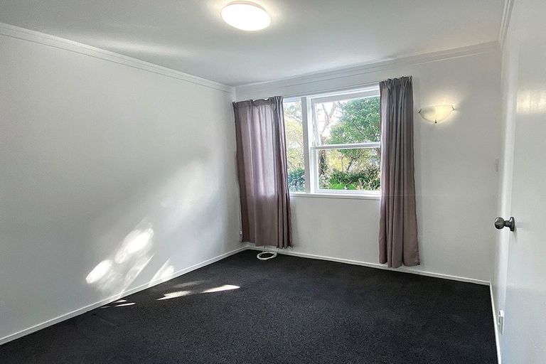 Photo of property in 2/82 Forrest Hill Road, Forrest Hill, Auckland, 0620