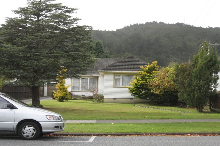Photo of property in 65 Glen Road, Stokes Valley, Lower Hutt, 5019