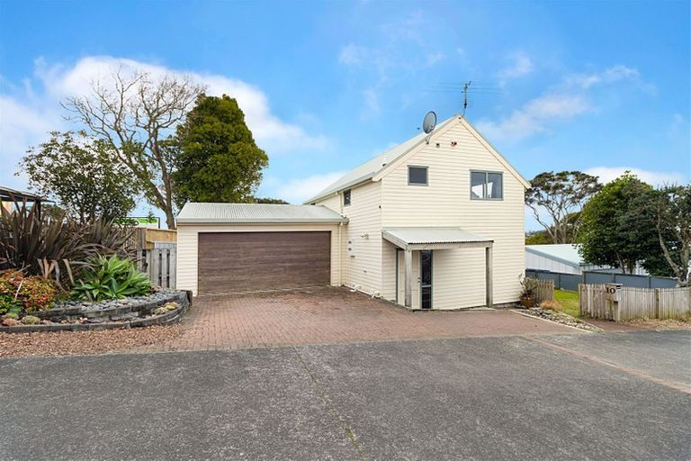 Photo of property in 10/485 Don Buck Road, Massey, Auckland, 0614