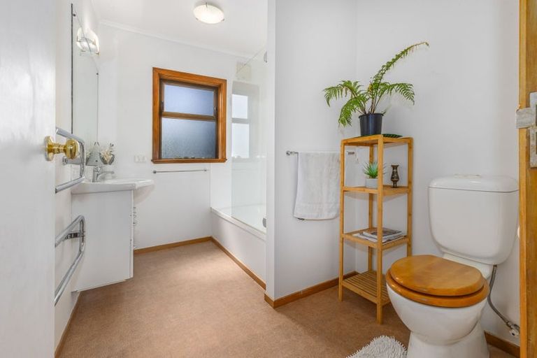 Photo of property in 5 Miro Road, Raumati South, Paraparaumu, 5032