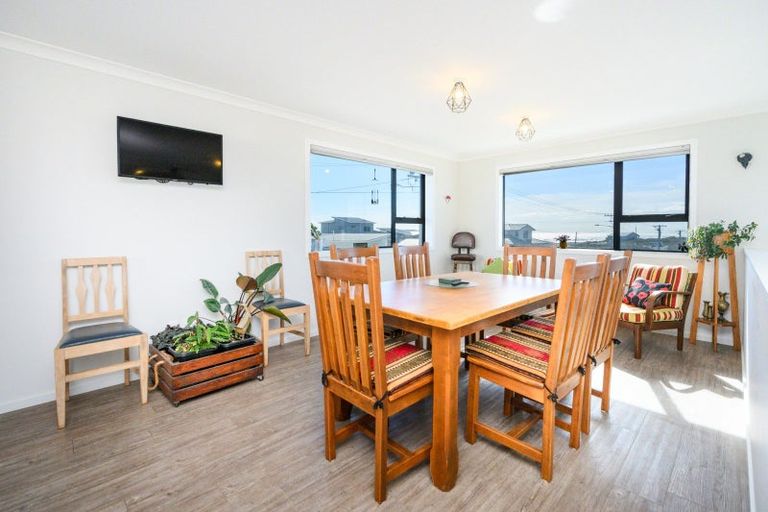Photo of property in 17 Marine Parade South, Foxton Beach, Foxton, 4815