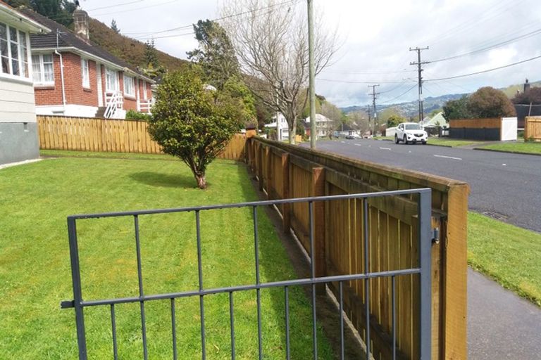 Photo of property in 256 Waddington Drive, Naenae, Lower Hutt, 5011