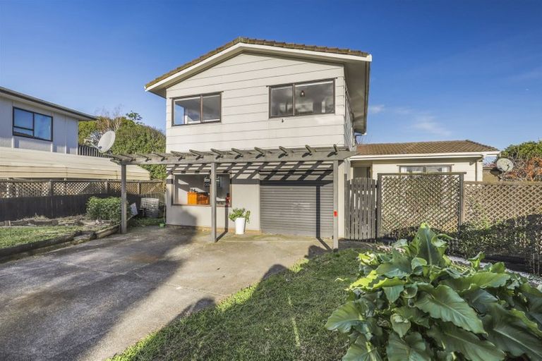 Photo of property in 17 Rhonda Place, Opaheke, Papakura, 2113