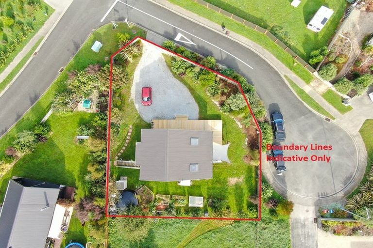 Photo of property in 2 Toiora Place, Takaka, 7110