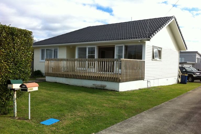 Photo of property in 868 East Coast Road, Northcross, Auckland, 0630