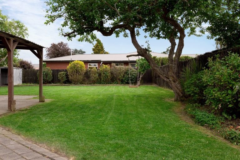 Photo of property in 77 Daniels Road, Redwood, Christchurch, 8051
