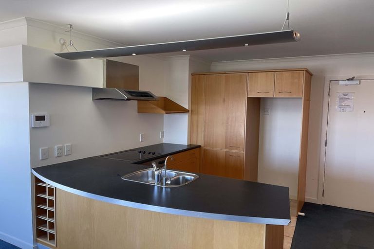 Photo of property in Endeavour Apartments, 4/125 Thorndon Quay, Pipitea, Wellington, 6011