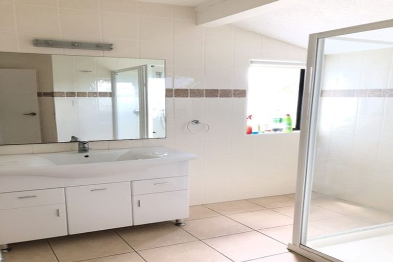 Photo of property in 947 East Coast Road, Torbay, Auckland, 0630