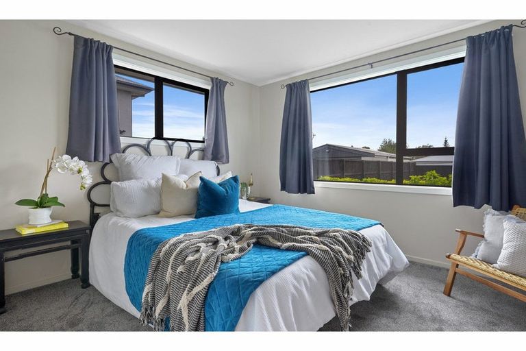 Photo of property in 135 Queenspark Drive, Parklands, Christchurch, 8083