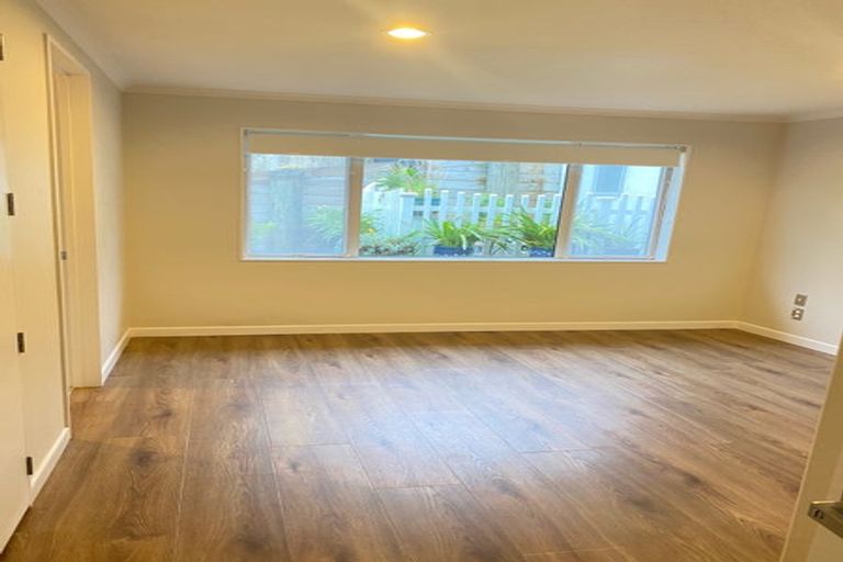 Photo of property in 40 Corricvale Way, Northcross, Auckland, 0630