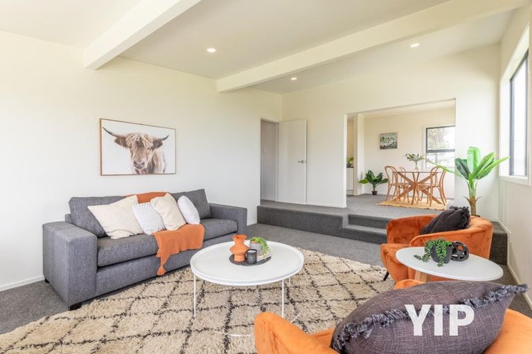 Photo of property in 4 Chapman Street, Newlands, Wellington, 6037