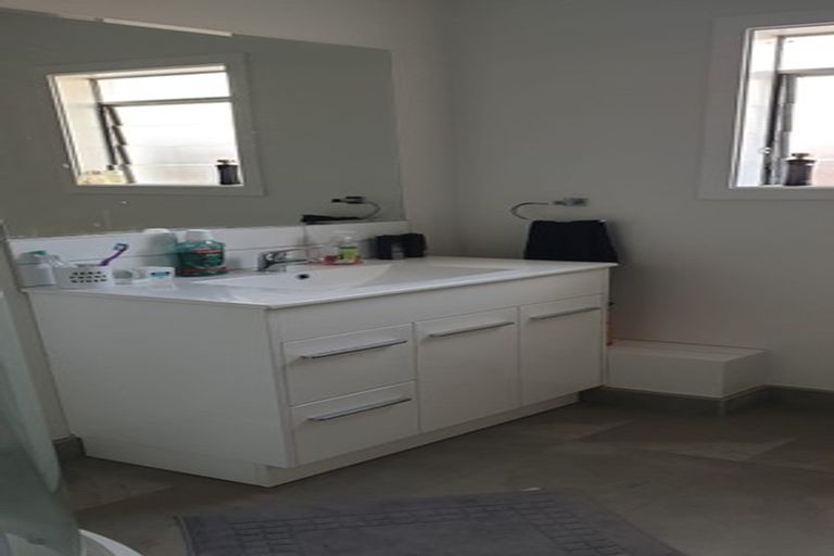 Photo of property in 1/72l Kitchener Road, Milford, Auckland, 0620