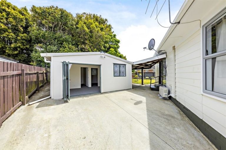 Photo of property in 20 Addington Avenue, Manurewa, Auckland, 2102
