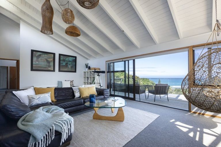 Photo of property in 109 Seaview Road, Piha, 0772