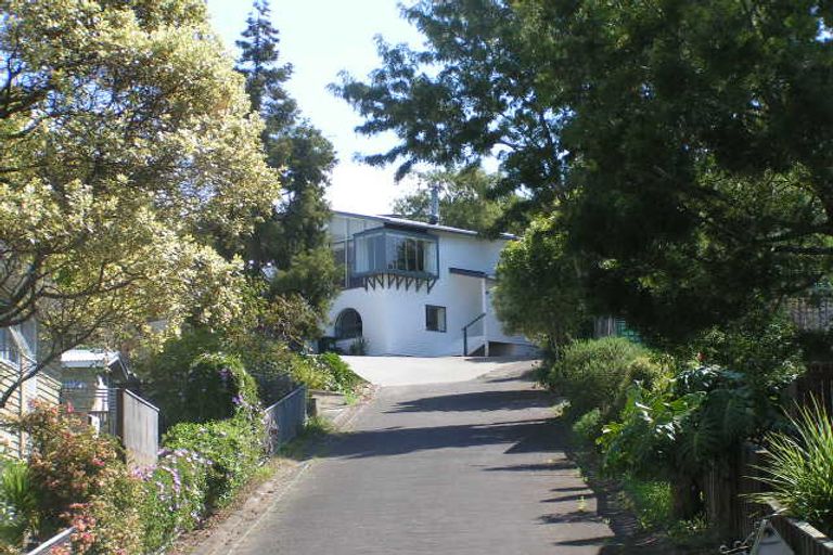 Photo of property in 16 Arosa Place, Forrest Hill, Auckland, 0620