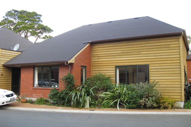 Photo of property in 22 Futuna Close, Karori, Wellington, 6012