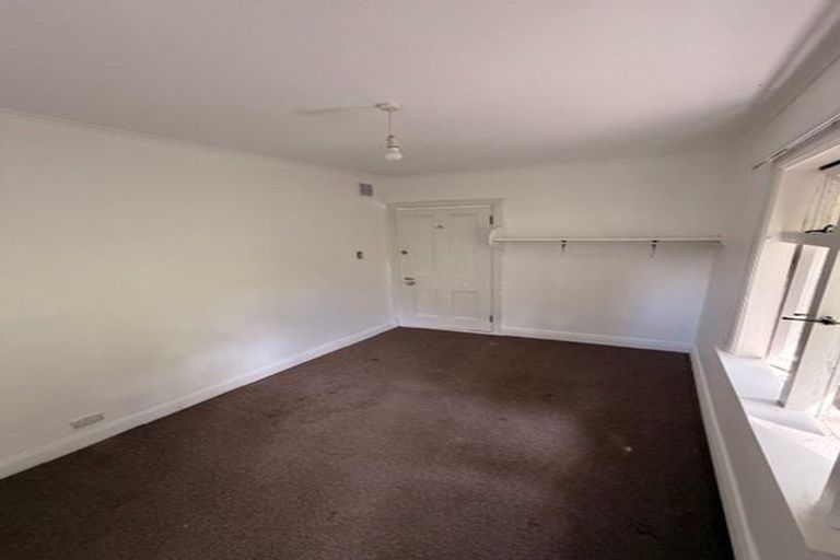 Photo of property in 60 Kelburn Parade, Kelburn, Wellington, 6012