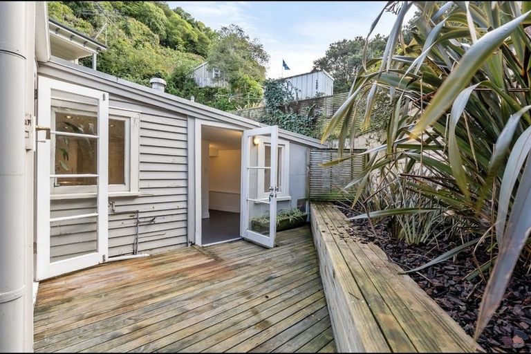Photo of property in 32 Holloway Road, Aro Valley, Wellington, 6021