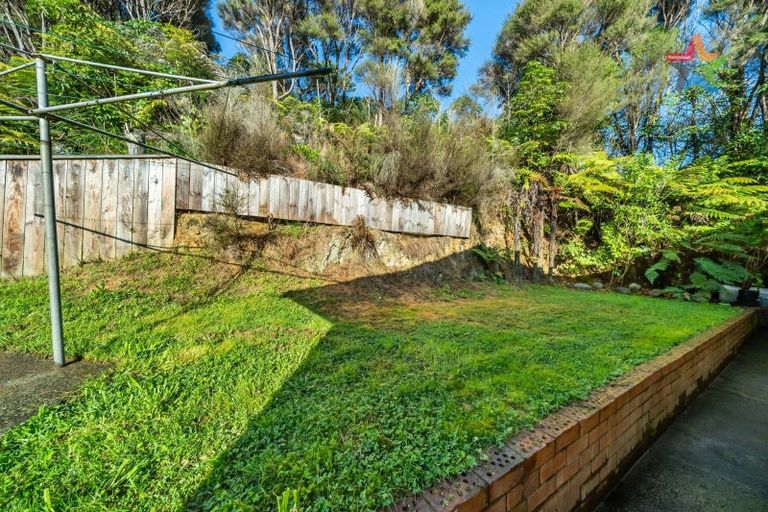 Photo of property in 38 James Grove, Stokes Valley, Lower Hutt, 5019