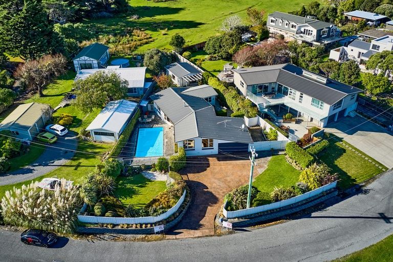 Photo of property in 7 Motukaraka Point, Pauatahanui, Porirua, 5381