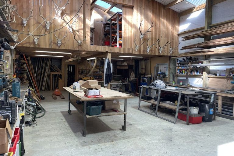 Photo of property in 977 Makara Road, Makara Beach, Karori, 6972