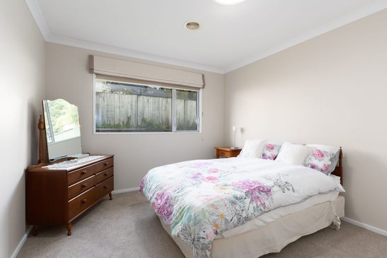 Photo of property in 212 Westchester Drive, Churton Park, Wellington, 6037