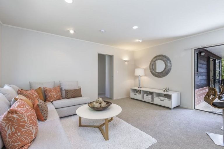 Photo of property in 2/9 Eastwood Rise, Browns Bay, Auckland, 0630