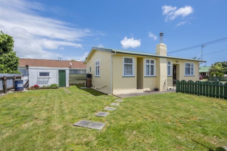 Photo of property in 30 Sussex Street, Levin, 5510