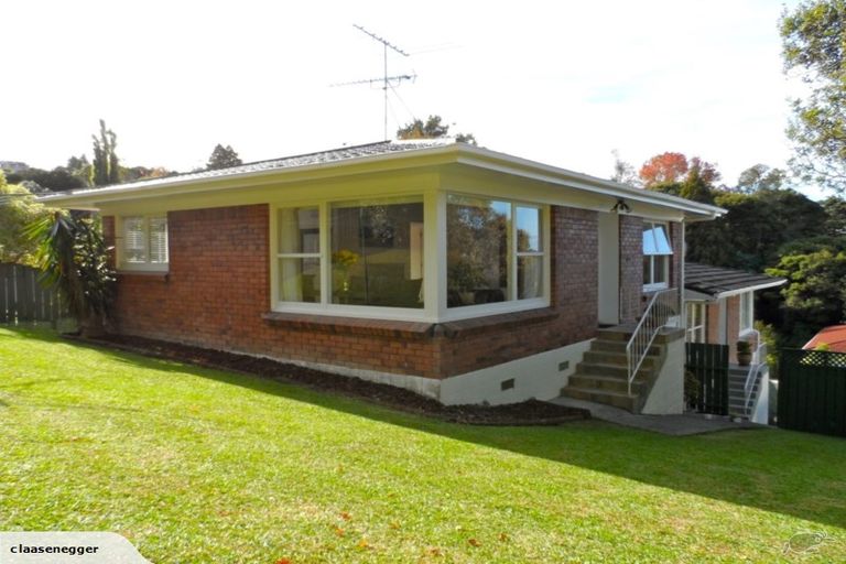 Photo of property in 2/60 Ayton Drive, Totara Vale, Auckland, 0629