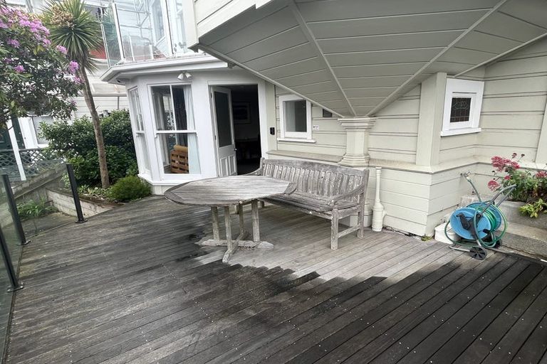 Photo of property in 32 Talavera Terrace, Kelburn, Wellington, 6012