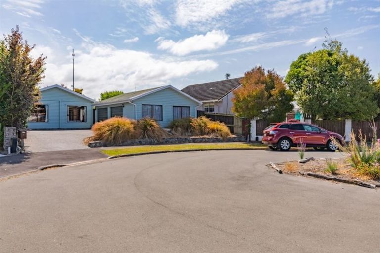 Photo of property in 6 Tracy Place, Redwood, Christchurch, 8051