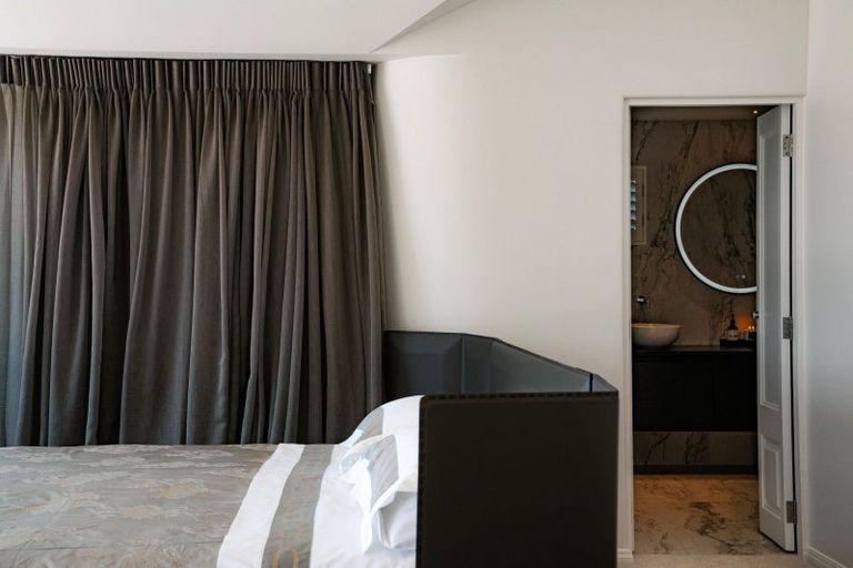 Photo of property in 1/60 Milford Road, Milford, Auckland, 0620