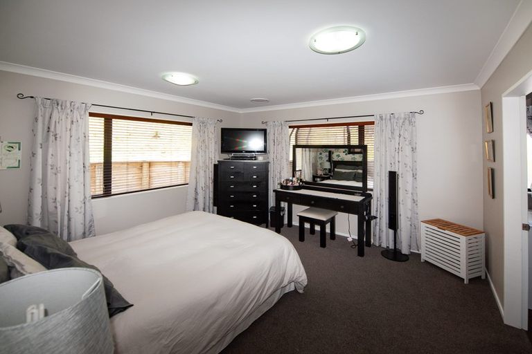 Photo of property in 35 Waverton Terrace, Churton Park, Wellington, 6037